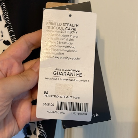 Athleta NWT Printed Stealth TruCool Capri - Picture 9 of 12